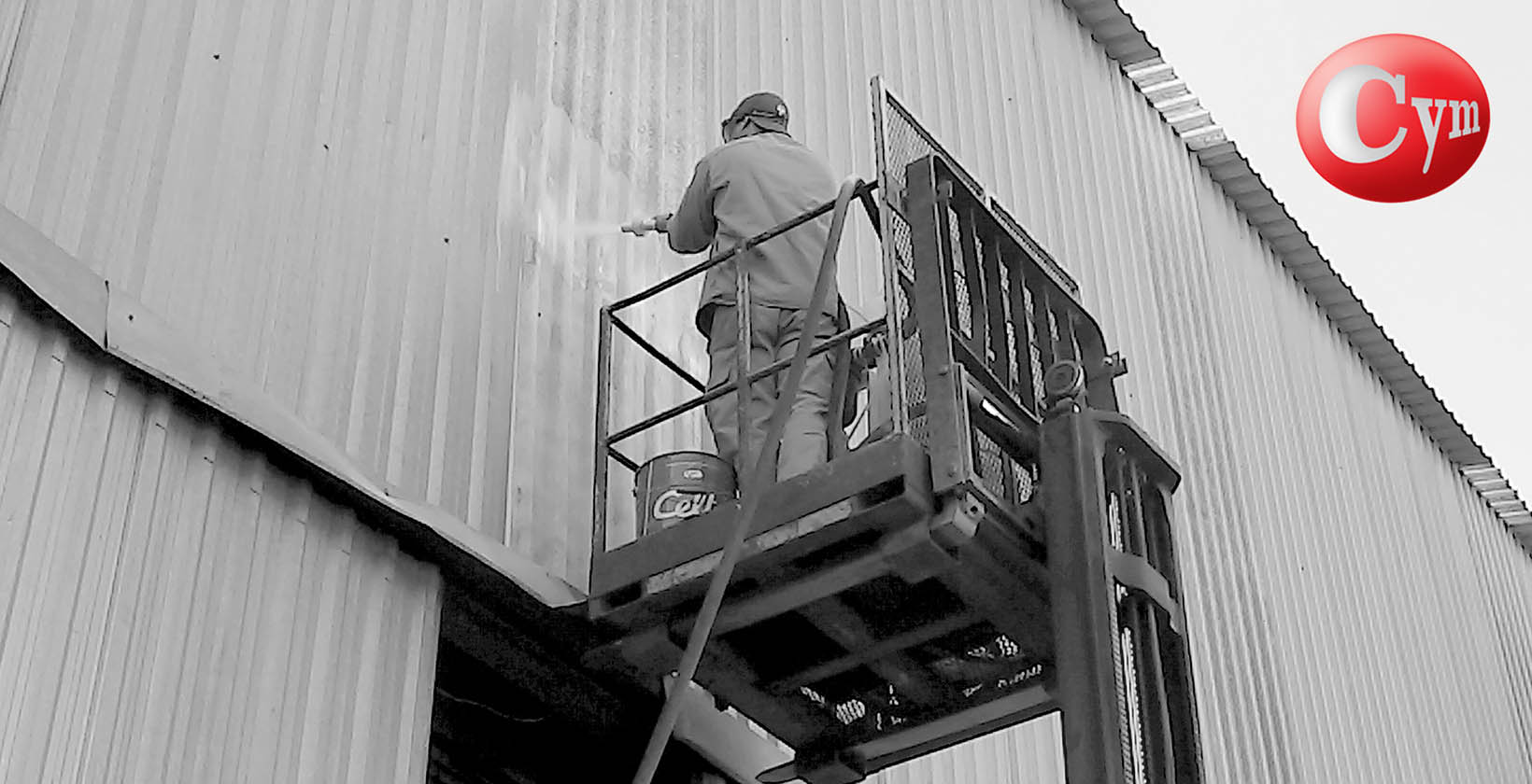limpieza-chapas-translucidas-pared-abrasivos-livianos-granallado-cym-tolva-limpieza-superficies
