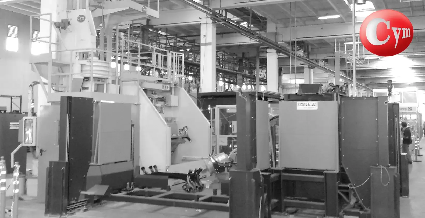 Vista lateral celda shot peening CYM robot ABB soporte eje trasero — recuperación mecánica purificador zaranda · Gestamp
