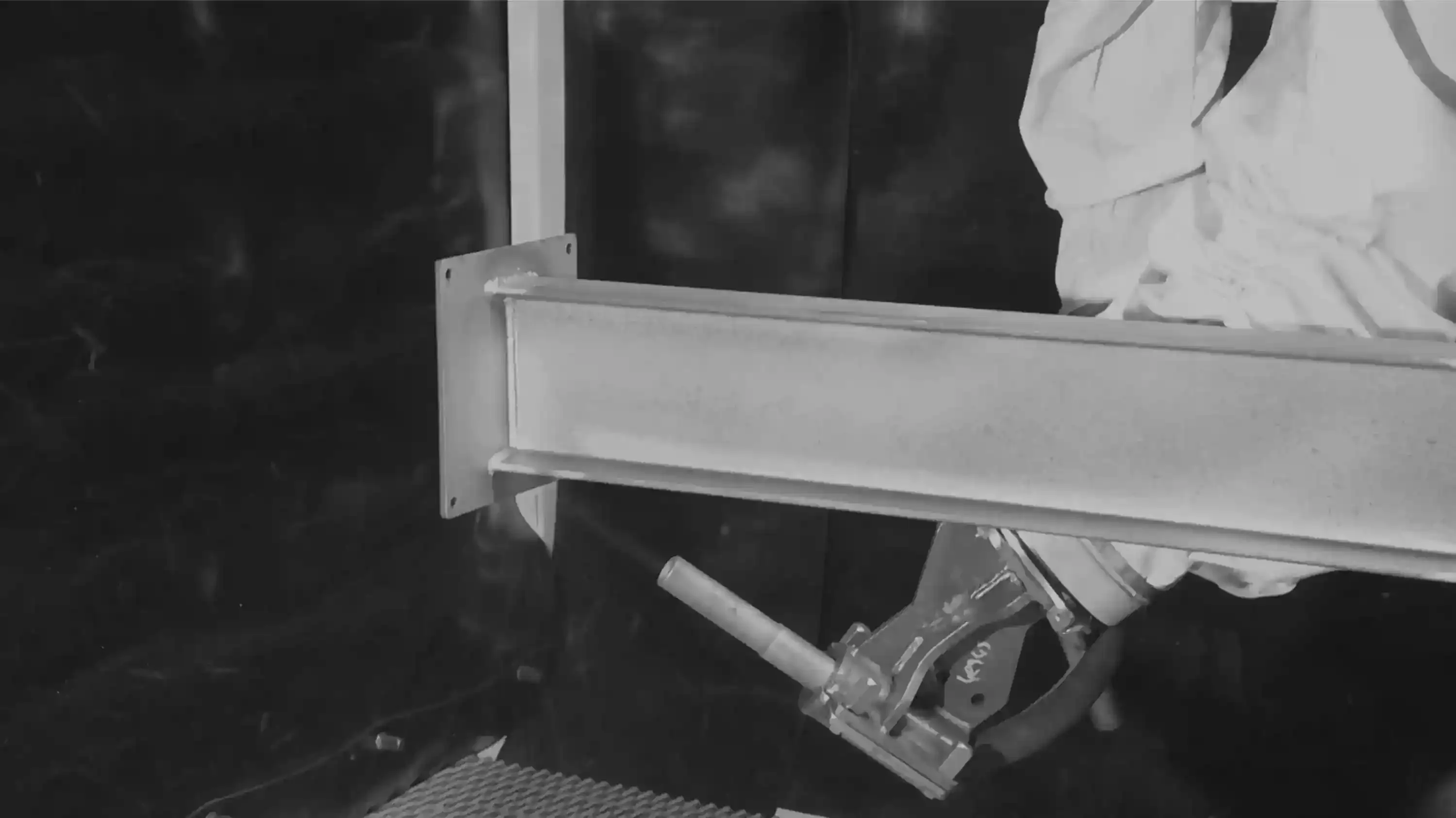 Shot peening localizado con robot