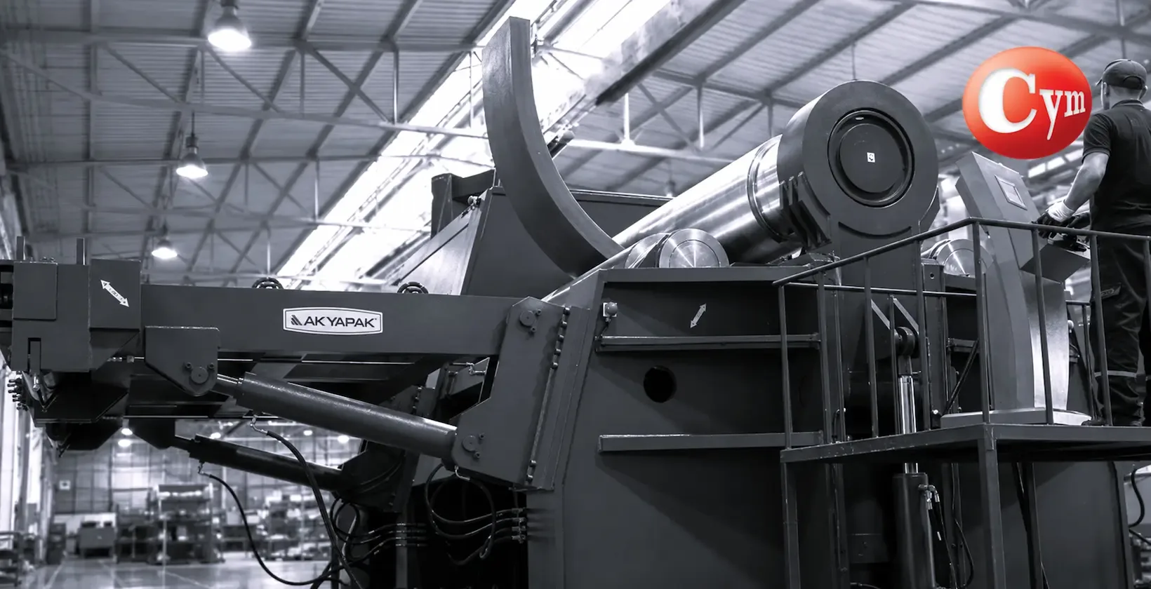 Estructura y bastidor de roladora de chapa de cuatro rodillos CNC de gran porte, representada por CYM Materiales