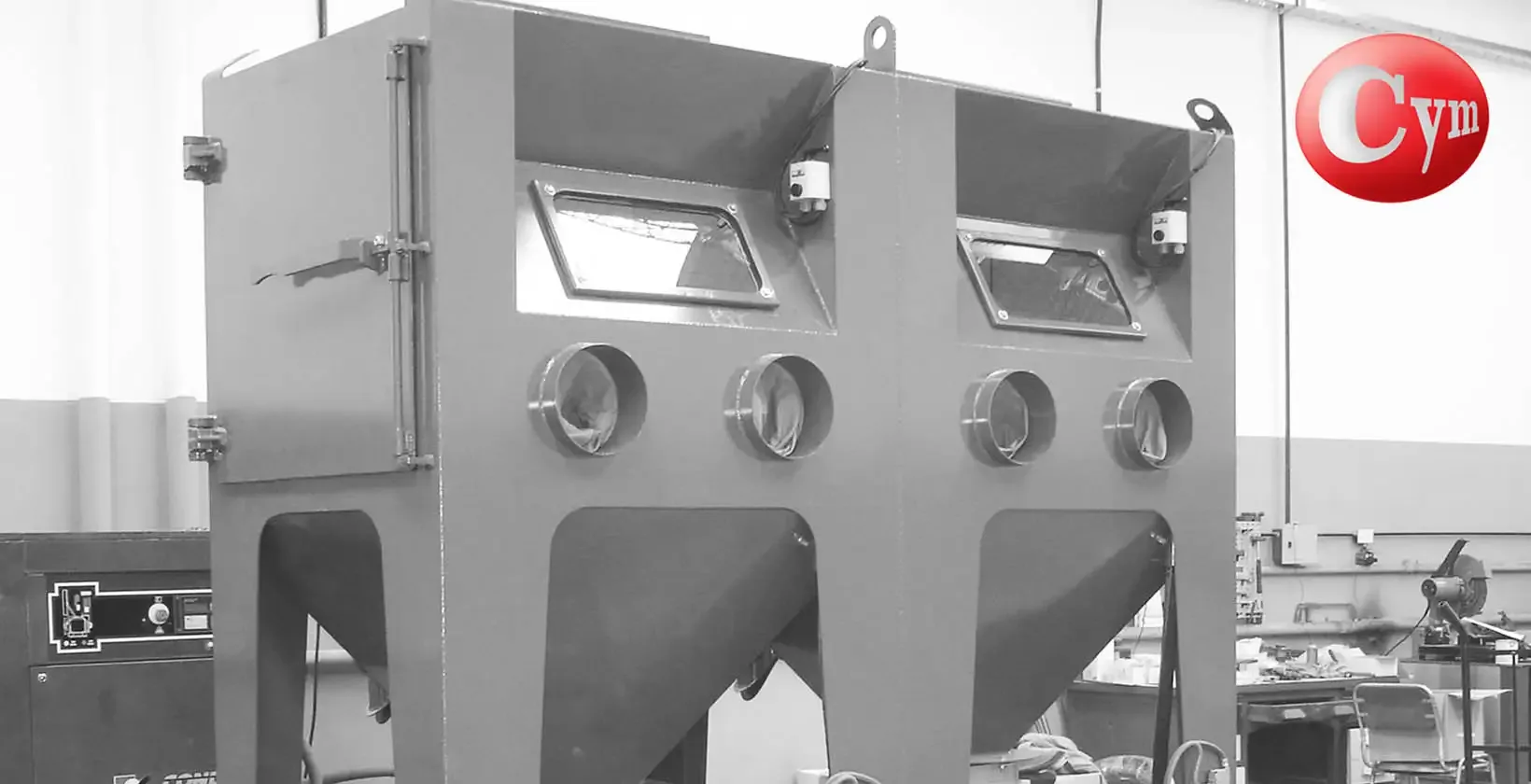 Gabinete CYM CY1210P-DOBLE doble cabina integrada con tolvas de presión CY70P — cuatro guanteras — CYM Materiales