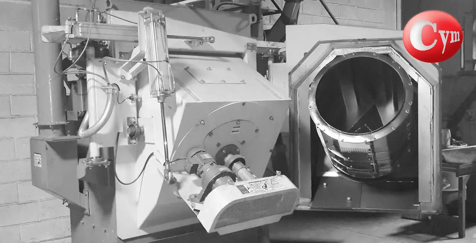 Detalle accionamiento LT-TAM 60-2P-1TR 20HP CYM — motor reductor — cierre puerta — APISA Fasteners México