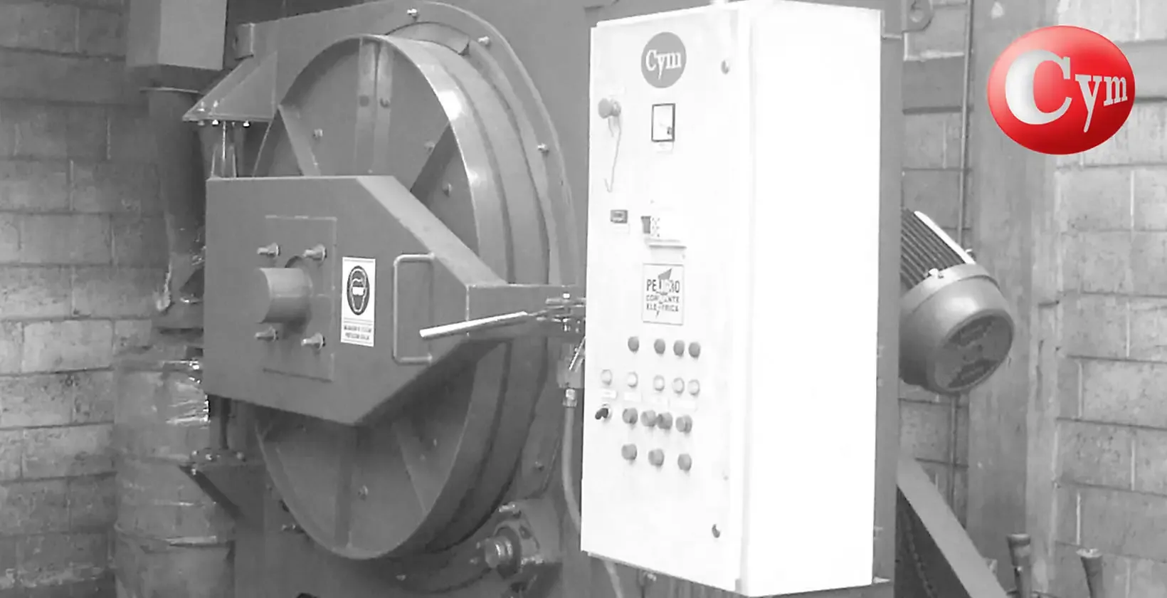 LT-TAM-1TR 30HP CYM — puerta cerrada — mecanismo cierre — tablero de comando — Técnica Artesanal Mexicana México