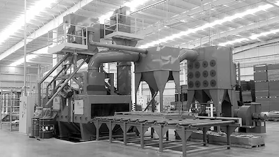 Granalladora CYM PER 20x05I con 4 turbinas de 30 HP instalada en Andamios Atlas Mexico para tubos y perfiles
