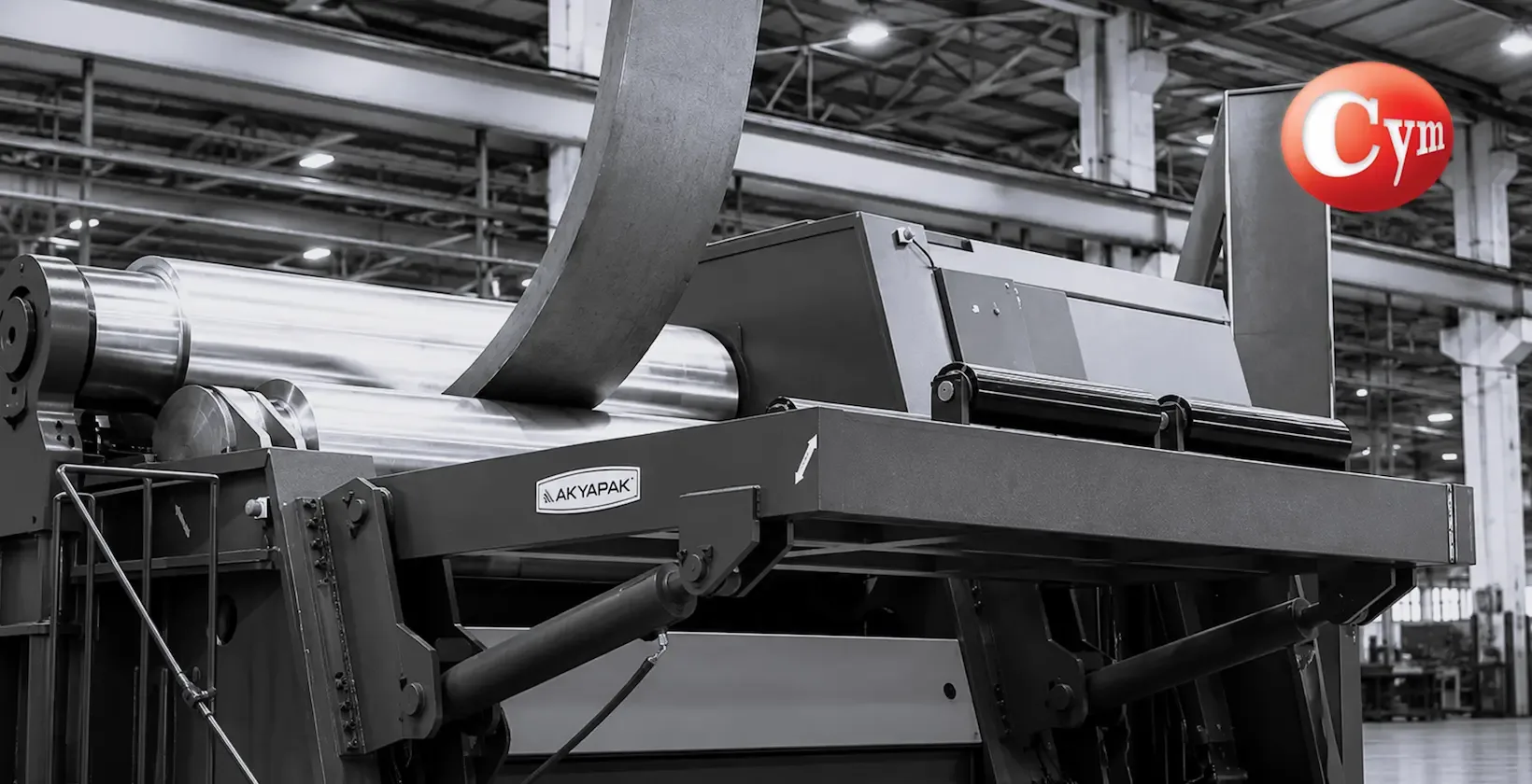 Detalle del mecanismo superior y rodillo escuadrador de roladora de cuatro rodillos CNC, CYM Materiales