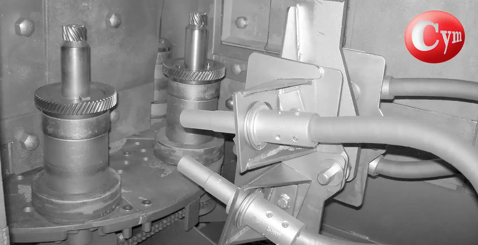 Tolva CY150 SAT 6-SSP CYM con manipulador X-Z eléctrico para simple shot peening de engranajes transmisión