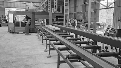 Taladro CNC Akyapak para vigas — CYM Materiales Taladro CNC Akyapak para procesado de vigas de acero representado por CYM Materiales en America Latina